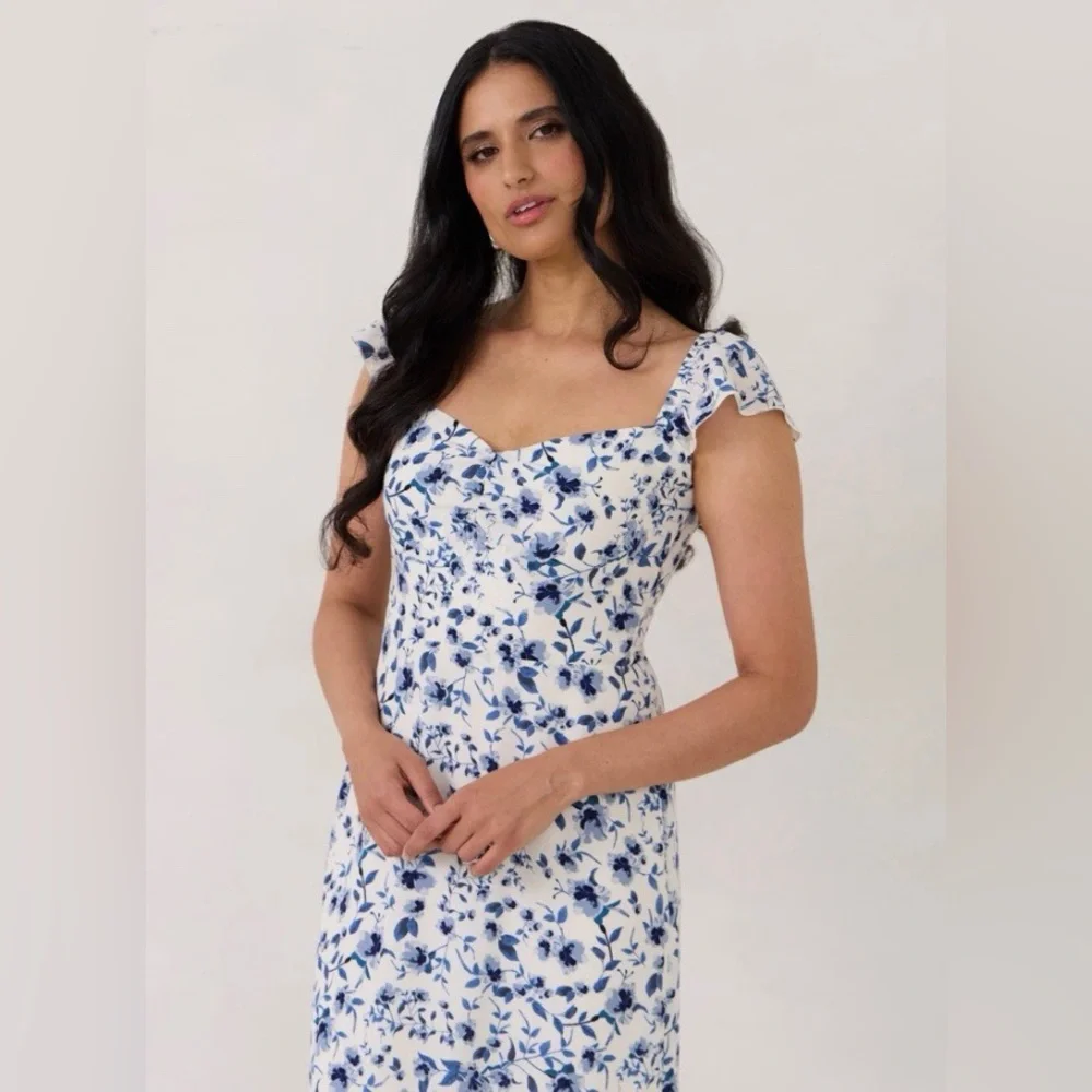 Park & Fifth
Eau Claire
Floral Blue and White Maxi Dress - Picture 3 of 4